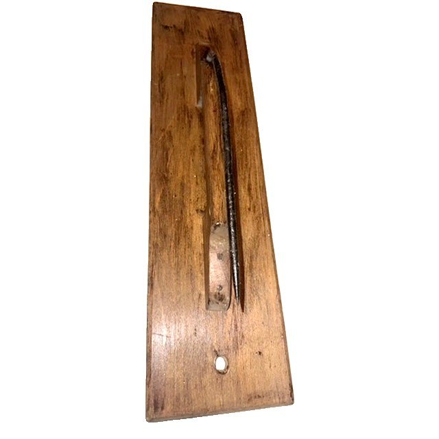 Outil d'artisan monté sur planche