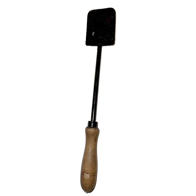 Pelle de forge à manche en bois