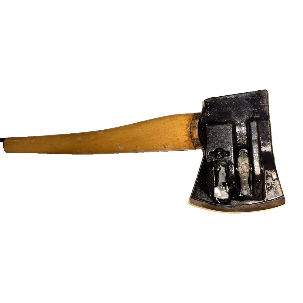 Hache de bûcheron à tête marquée