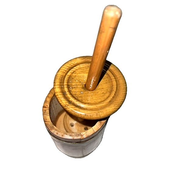 Petite baratte à beurre en bois